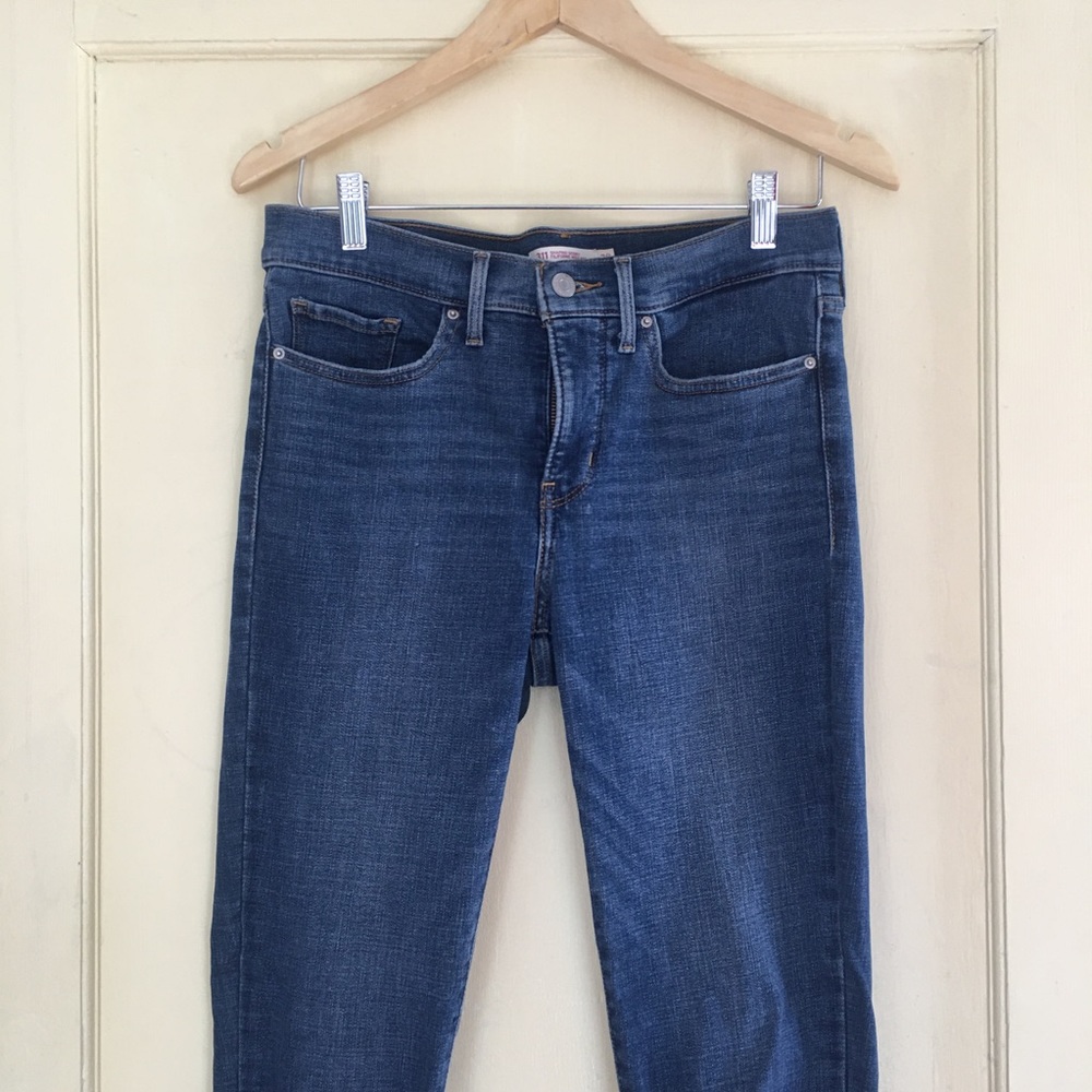 Levi’s Shaping Skinny jeans, sz 28